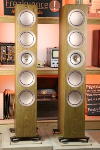 KEF R11