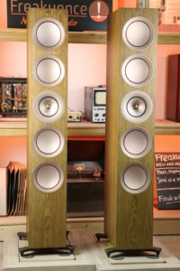 KEF R11